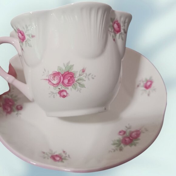 Crown Staffordshire Fine Bone China Sweetheart Rose Teacup & Saucer Set - Picture 4 of 7